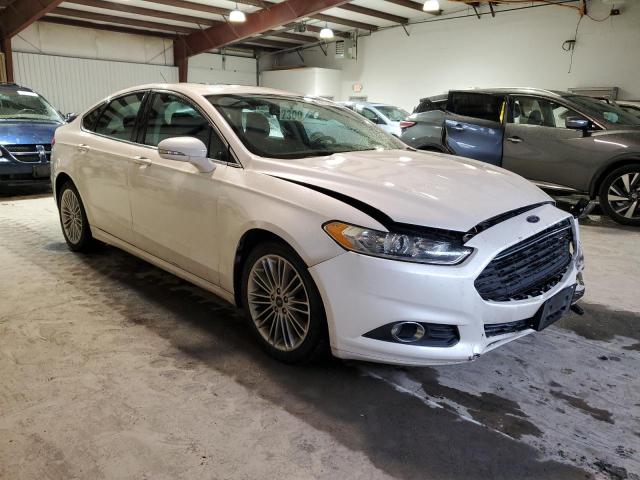 3FA6P0T97FR290459 - 2015 FORD FUSION SE WHITE photo 4