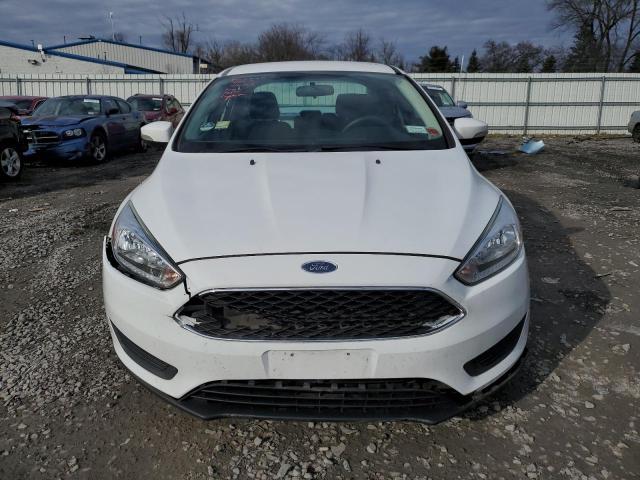 1FADP3F20HL203638 - 2017 FORD FOCUS SE WHITE photo 5