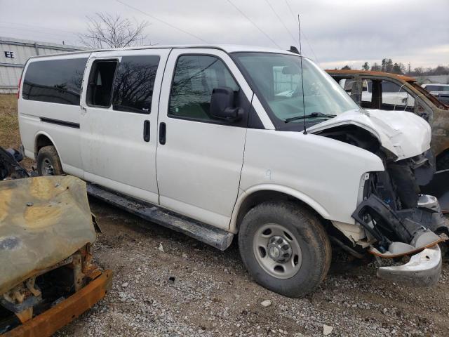 1GAZGPFG8K1282913 - 2019 CHEVROLET EXPRESS G3 LT WHITE photo 4