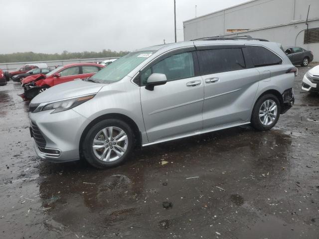 2024 TOYOTA SIENNA XLE, 