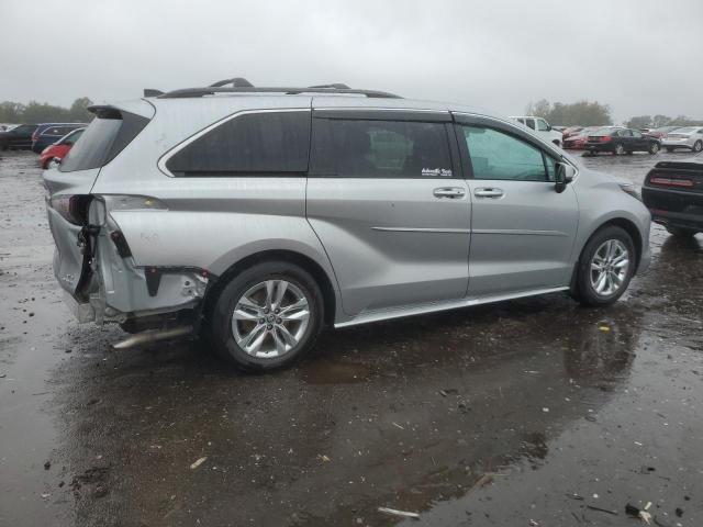 5TDJSKFC4RS109468 - 2024 TOYOTA SIENNA XLE 银色 照片 3