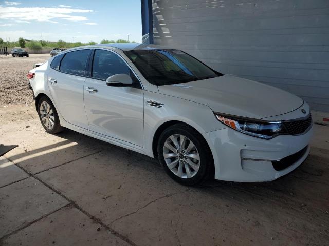 5XXGU4L3XGG035332 - 2016 KIA OPTIMA EX WHITE photo 4
