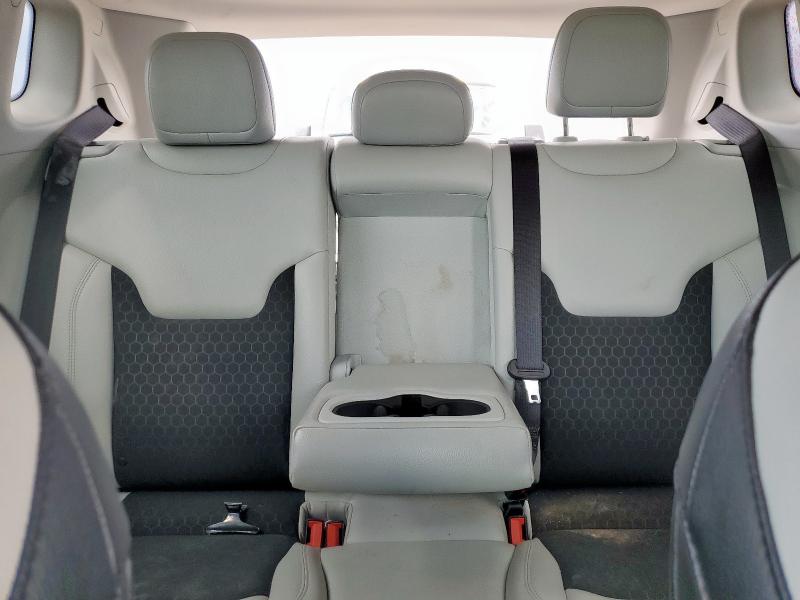 3C4NJCBBXJT487747 - 2018 JEEP COMPASS LATITUDE Weiß Foto 10