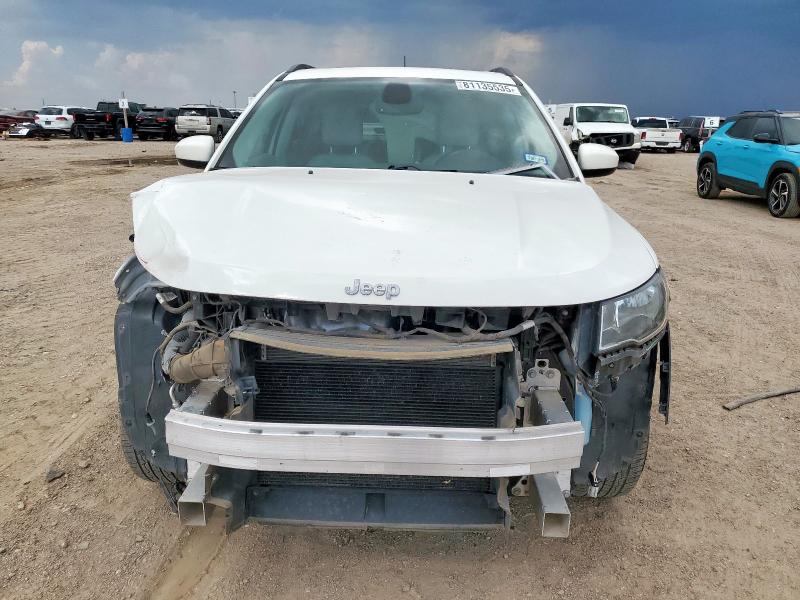 3C4NJCBBXJT487747 - 2018 JEEP COMPASS LATITUDE Weiß Foto 5