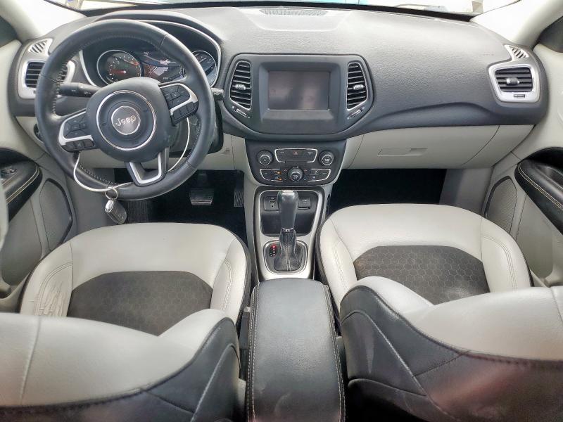 3C4NJCBBXJT487747 - 2018 JEEP COMPASS LATITUDE Weiß Foto 8