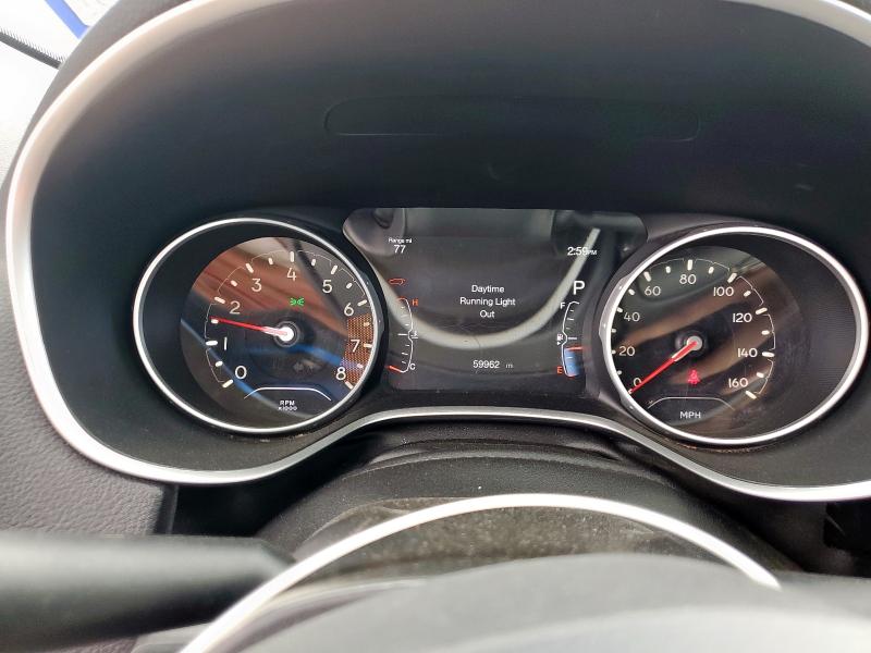 3C4NJCBBXJT487747 - 2018 JEEP COMPASS LATITUDE Weiß Foto 9