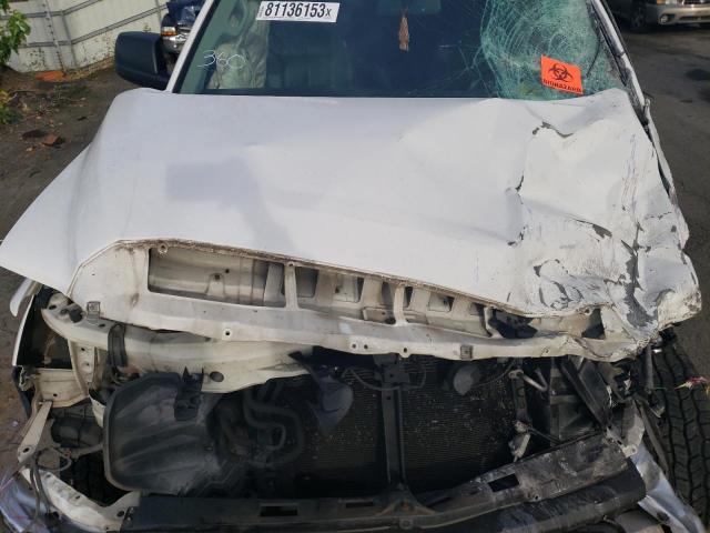 5TFUY5F10GX549772 - 2016 TOYOTA TUNDRA DOUBLE CAB SR/SR5 WHITE photo 11