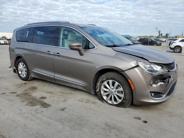 2C4RC1BG3JR128741 - 2018 CHRYSLER PACIFICA TOURING L TAN photo 4
