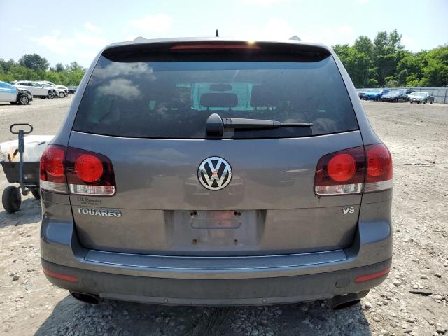 WVGCB77L98D003303 - 2008 VOLKSWAGEN TOUAREG 2 V8 GRAY photo 6