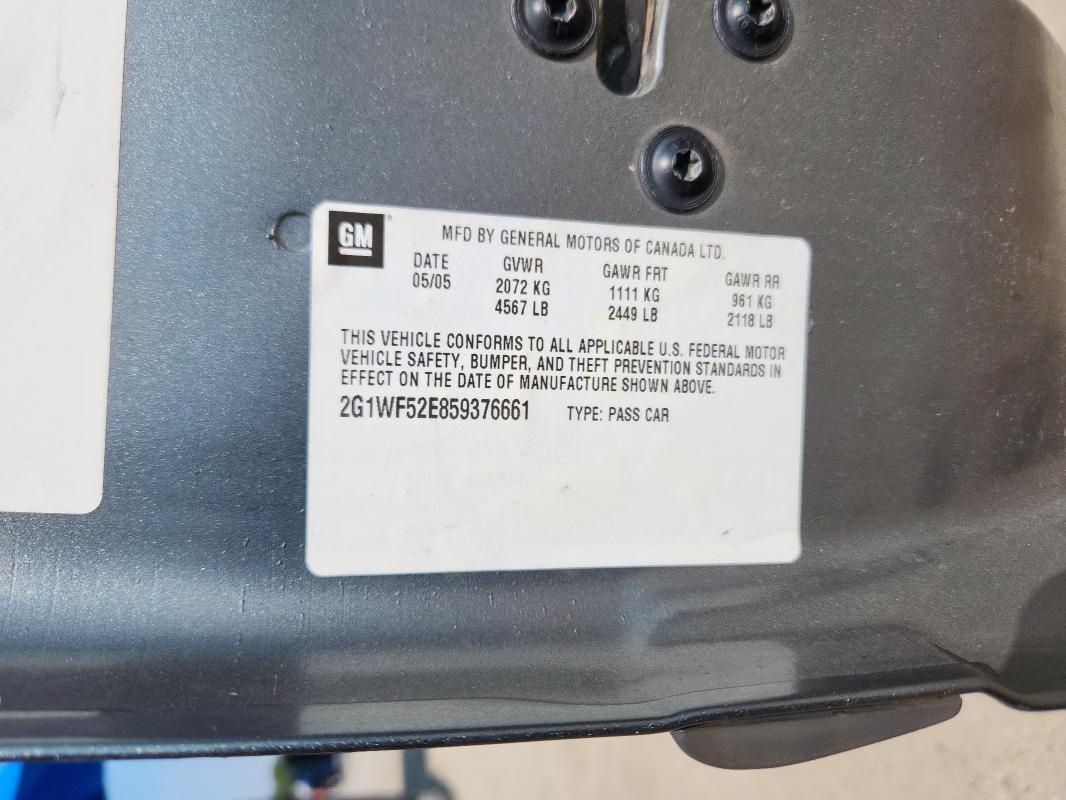 2G1WF52E859376661 - 2005 CHEVROLET IMPALA GRAY photo 12