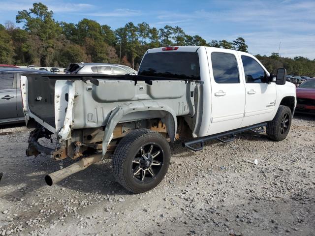 1GTHK636X9F183739 - 2009 GMC SIERRA K2500 SLT WHITE photo 3