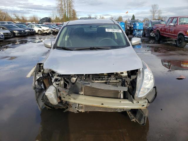 3N1CN7AP4GL861636 - 2016 NISSAN VERSA S SILVER photo 5