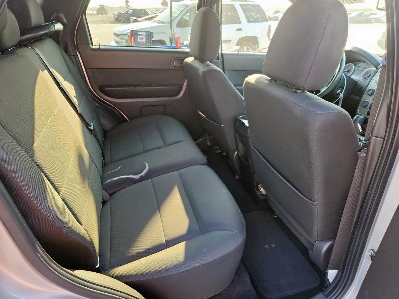 1FMCU0D72BKB23519 - 2011 FORD ESCAPE XLT Gümüş fotoğraf 10