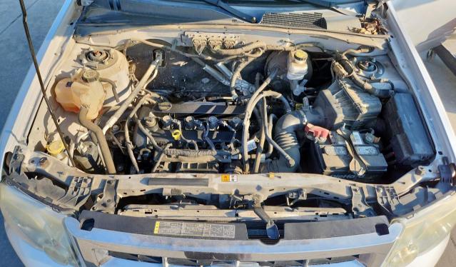 1FMCU0D72BKB23519 - 2011 FORD ESCAPE XLT Gümüş fotoğraf 11