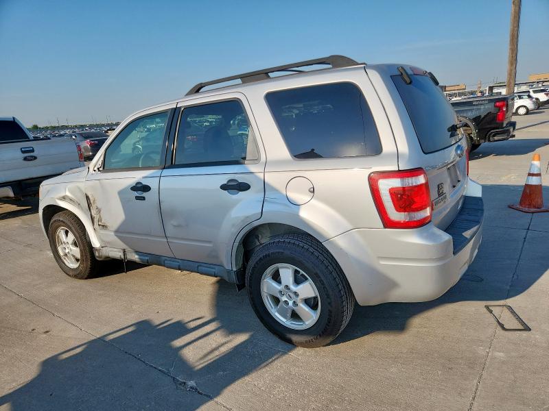 1FMCU0D72BKB23519 - 2011 FORD ESCAPE XLT Gümüş fotoğraf 2