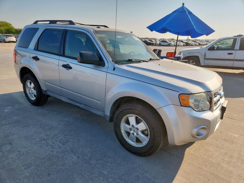 1FMCU0D72BKB23519 - 2011 FORD ESCAPE XLT Gümüş fotoğraf 4