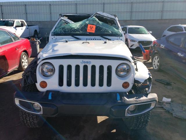 1C4BJWEG4CL179774 - 2012 JEEP WRANGLER UNLIMITED SAHARA WHITE photo 5