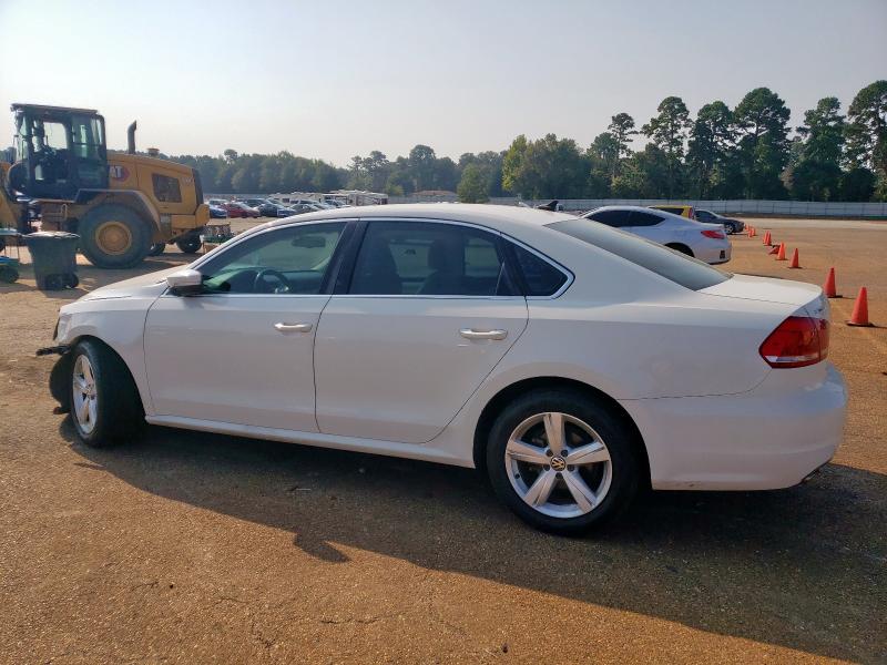 1VWBH7A36DC011900 - 2013 VOLKSWAGEN PASSAT SE WHITE photo 2