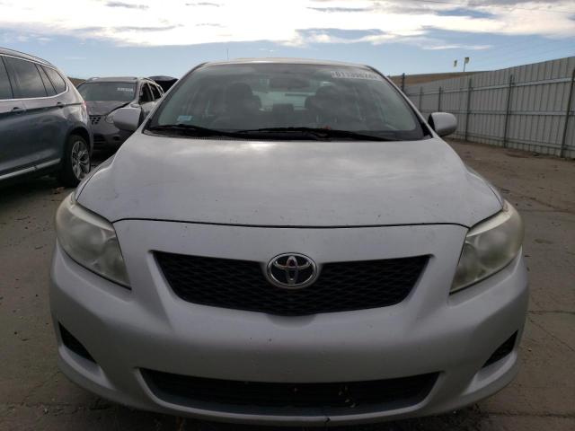 1NXBU4EE4AZ386436 - 2010 TOYOTA COROLLA BASE ვერცხლისფერი ფოტო 5