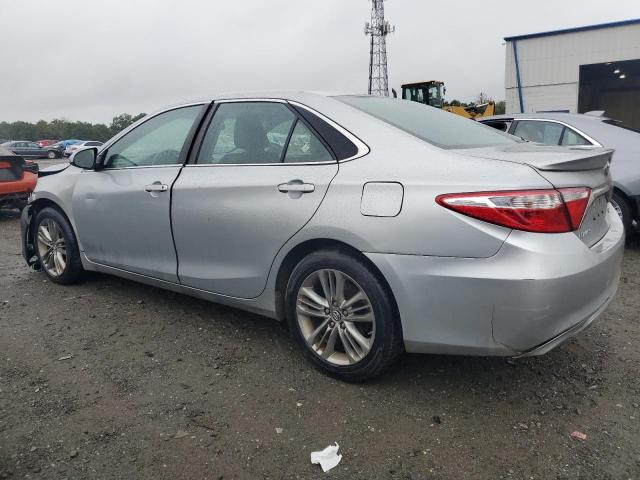 4T1BF1FK1FU922800 - 2015 TOYOTA CAMRY LE 银色 照片 2