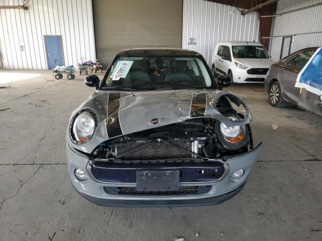 WMWXP5C56H3B77810 - 2017 MINI COOPER GRAY photo 5