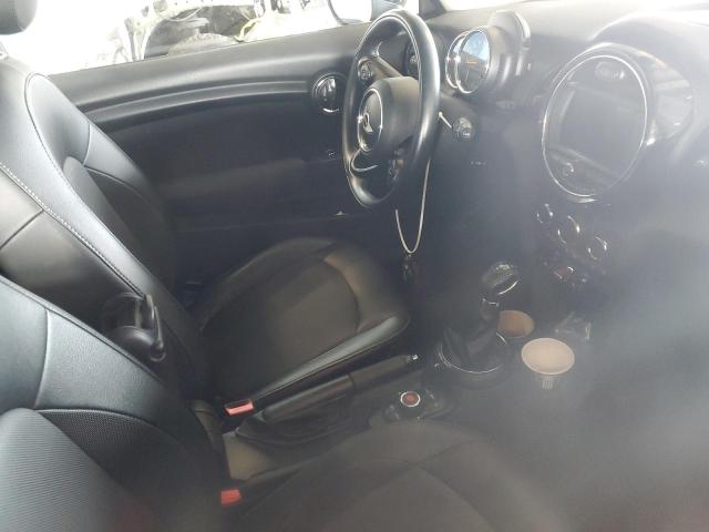 WMWXP5C56H3B77810 - 2017 MINI COOPER GRAY photo 8
