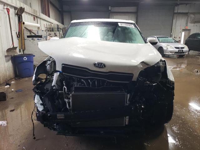 KNDJP3A53K7638510 - 2019 KIA SOUL + WHITE photo 5