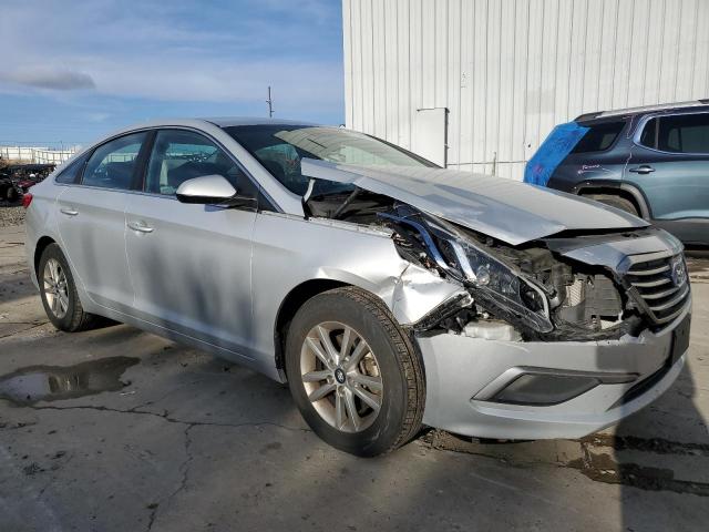 5NPE24AF9HH498725 - 2017 HYUNDAI SONATA SE SILVER photo 4