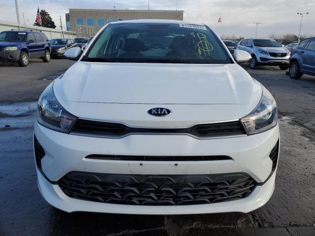 3KPA24AD6ME413125 - 2021 KIA RIO LX WHITE photo 5