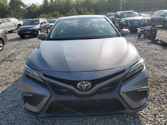 4T1T11AK1NU674783 - 2022 TOYOTA CAMRY SE BROWN photo 5