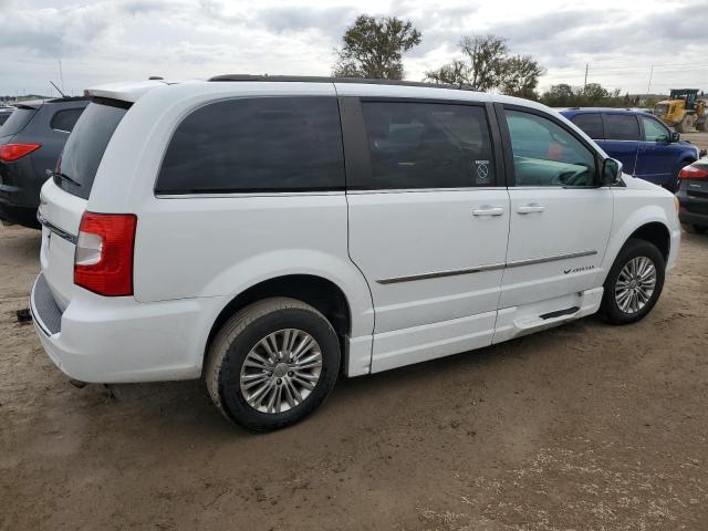 2C7WC1CGXFR645708 - 2015 CHRYSLER TOWN & COU TOURING L WHITE photo 3