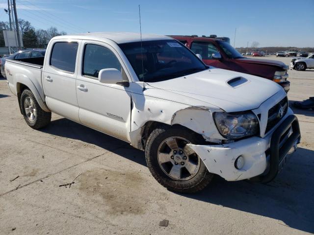 3TMLU4EN3BM072758 - 2011 TOYOTA TACOMA DOUBLE CAB WHITE photo 4