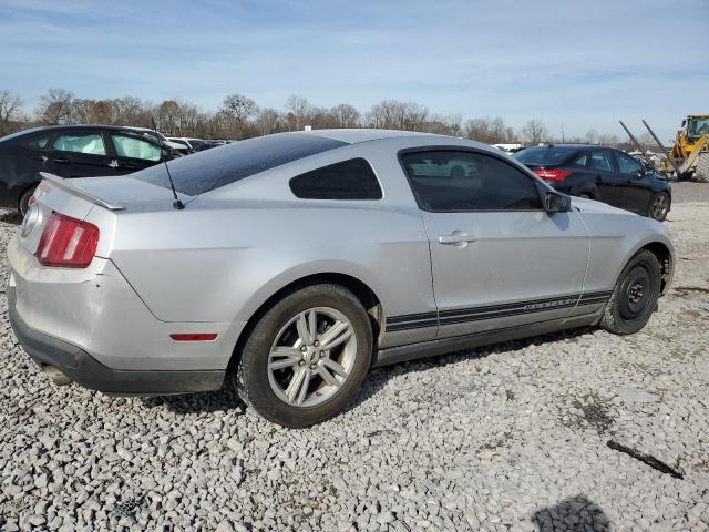 1ZVBP8AM5B5118228 - 2011 FORD MUSTANG SILVER photo 3