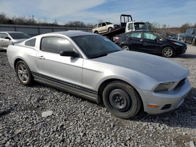 1ZVBP8AM5B5118228 - 2011 FORD MUSTANG SILVER photo 4