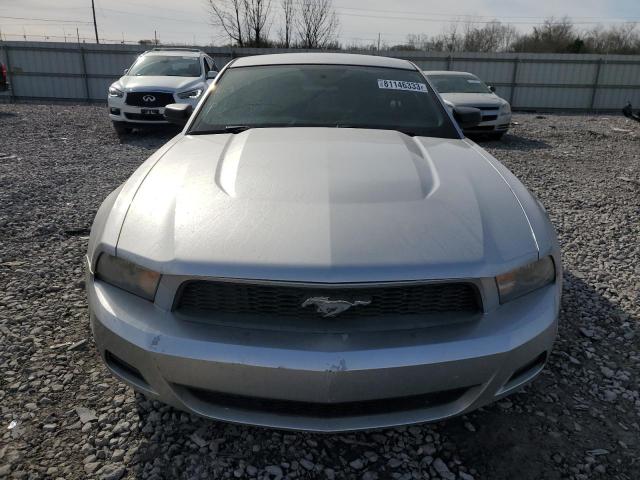1ZVBP8AM5B5118228 - 2011 FORD MUSTANG SILVER photo 5