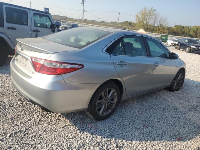 4T1BF1FK9HU283939 - 2017 TOYOTA CAMRY LE 银色 照片 3