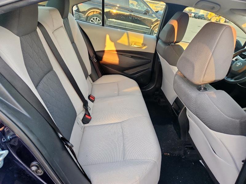 JTDEPRAE0LJ024863 - 2020 TOYOTA COROLLA LE Blau Foto 10