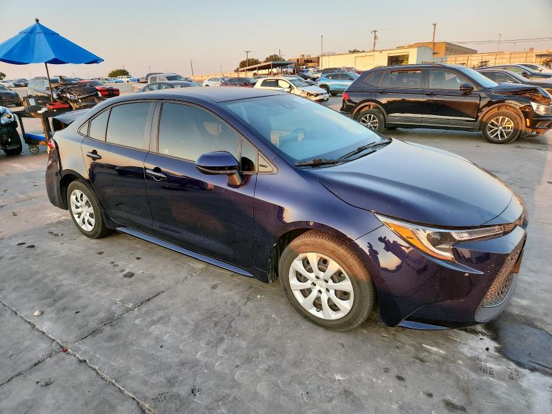 JTDEPRAE0LJ024863 - 2020 TOYOTA COROLLA LE Blau Foto 4