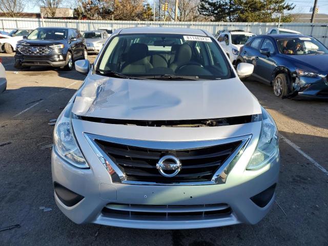 3N1CN7AP8GL832852 - 2016 NISSAN VERSA S SILVER photo 5