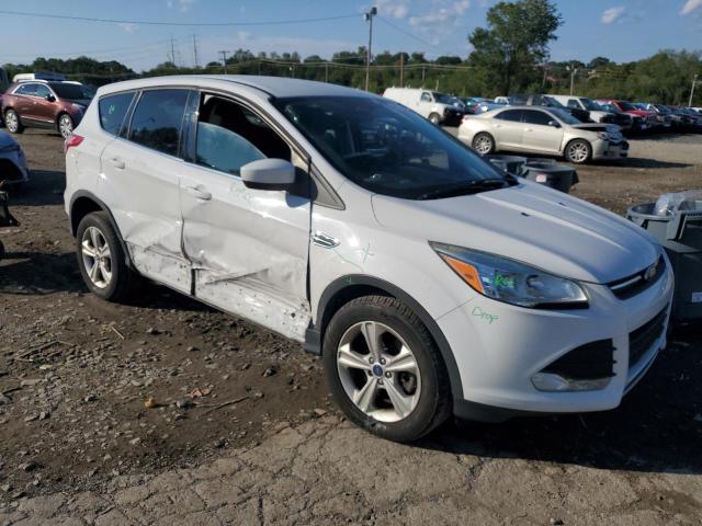 1FMCU9GX9FUA02450 - 2015 FORD ESCAPE SE WHITE photo 4