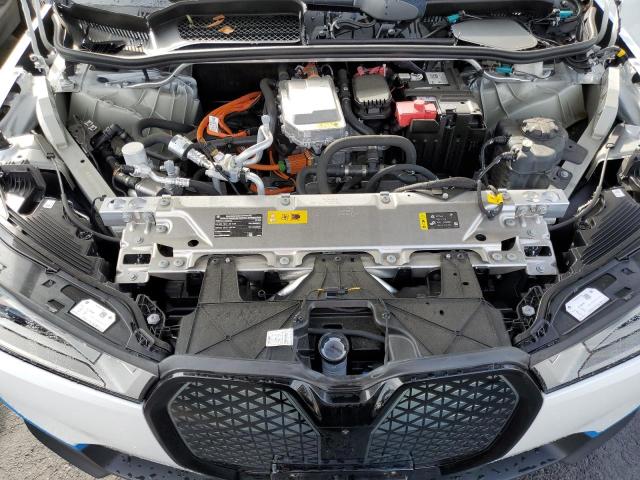WB523CF0XRCN55554 - 2024 BMW IX XDRIVE50 Ağ foto 12
