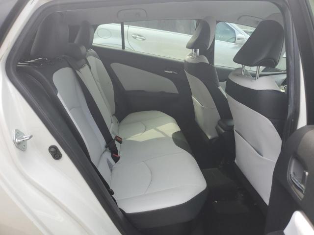 JTDKARFU5G3004719 - 2016 TOYOTA PRIUS أبيض صورة 10