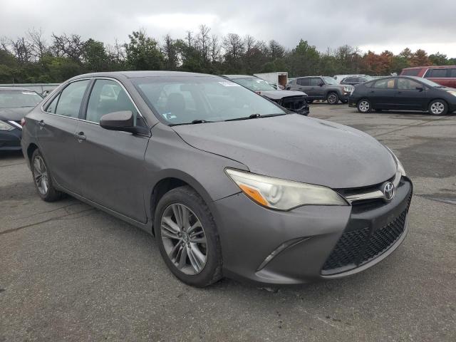 4T1BF1FK3FU012081 - 2015 TOYOTA CAMRY LE ნაცრისფერი ფოტო 4