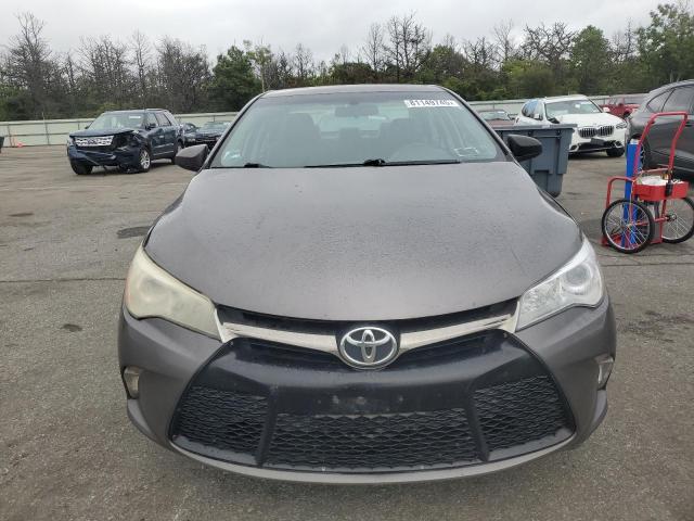 4T1BF1FK3FU012081 - 2015 TOYOTA CAMRY LE ნაცრისფერი ფოტო 5