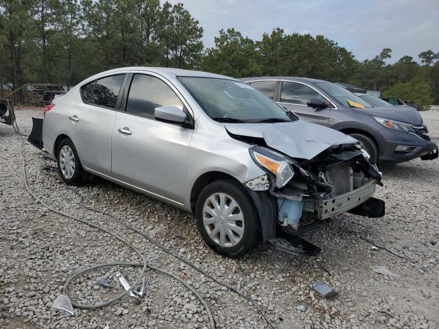 3N1CN7AP7JL886036 - 2018 NISSAN VERSA S SILVER photo 4