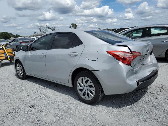 5YFBURHEXHP647900 - 2017 TOYOTA COROLLA L SILVER photo 2