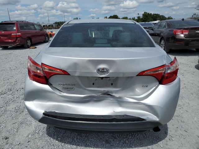 5YFBURHEXHP647900 - 2017 TOYOTA COROLLA L SILVER photo 6