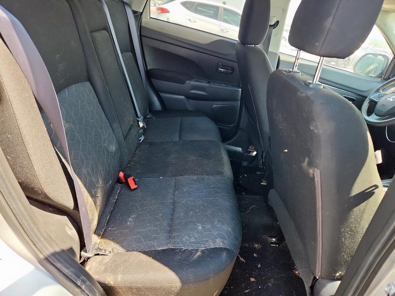 JA4AP3AUXLU005961 - 2020 MITSUBISHI OUTLANDER ES 银色 照片 10