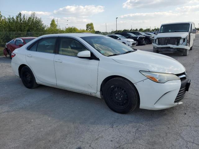 4T4BF1FK9FR453316 - 2015 TOYT CAMRY LE WHITE photo 4
