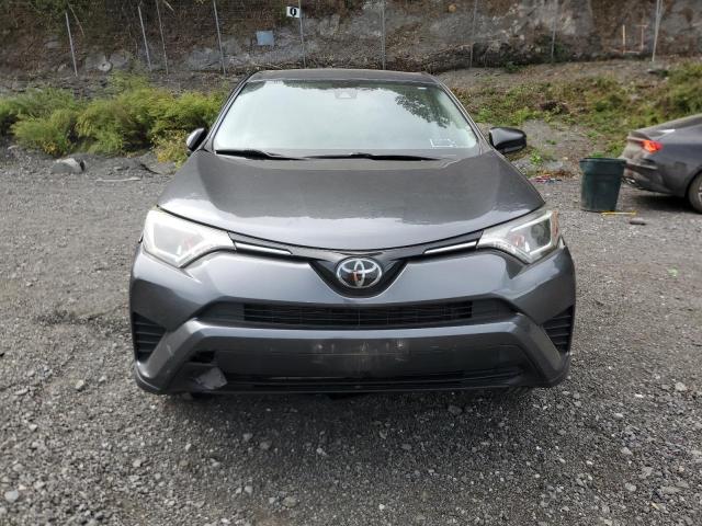 JTMBFREV8HD221558 - 2017 TOYOTA RAV4 LE 灰色 照片 5